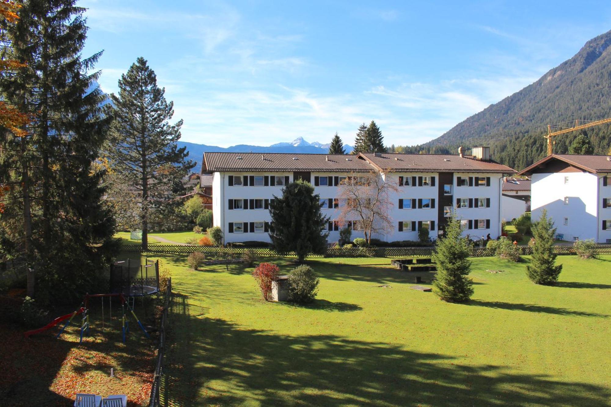 Lindenschloesschen & Schlossgarten Garmisch-Partenkirchen Luaran gambar