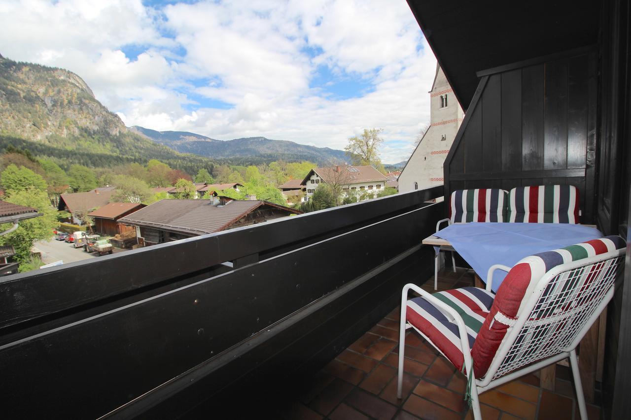 Lindenschloesschen & Schlossgarten Garmisch-Partenkirchen Luaran gambar